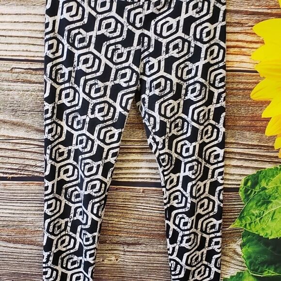 LulaRoe black/white leggings one size - Picture 2 of 4